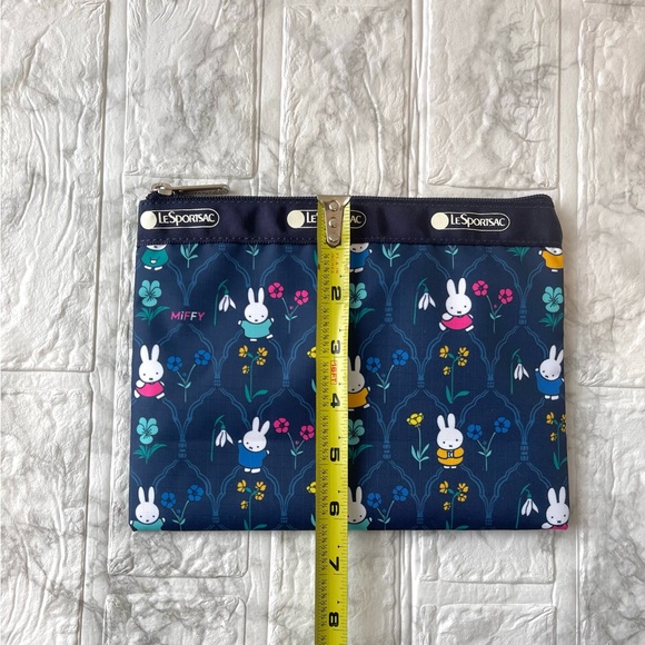LeSportsac Japan x Miffy Deluxe Everyday Crossbody Bag Bundle with Pouch - Picture 7 of 11